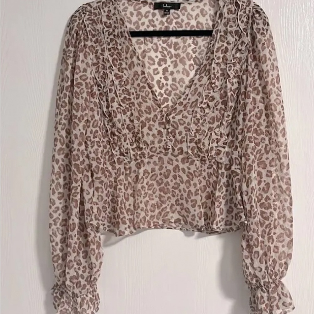 Lulu’s leopard print blouse-new w/tags -size S